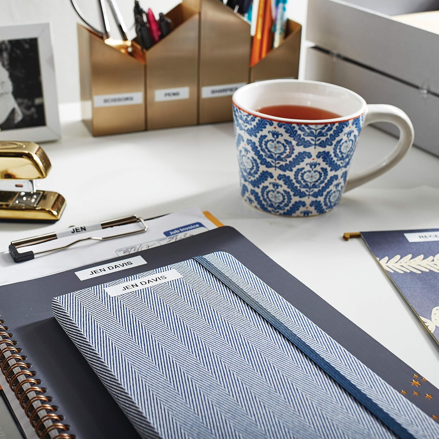 DYMO LetraTag Bundle 100T printer, with 13 ft black on white labels and 13 ft black on clear labels - Image 4